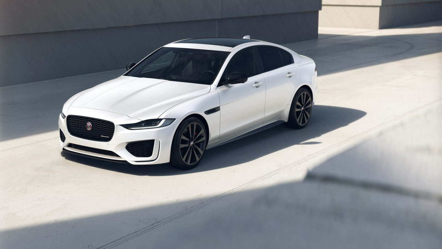 Update for the Jaguar XE and XF: more presence and level