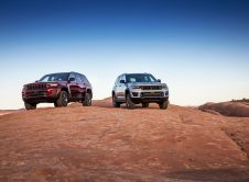 All New 2022 Jeep® Grand Cherokee Trailhawk (left) And Trailhaw