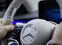 Mercedes Benz Erhält Weltweit Erste International Gültige Systemgenehmigung Für Hochautomatisiertes Fahren Mercedes Benz Receives World's First Internationally Valid System Approval For Conditionally Automated Driving