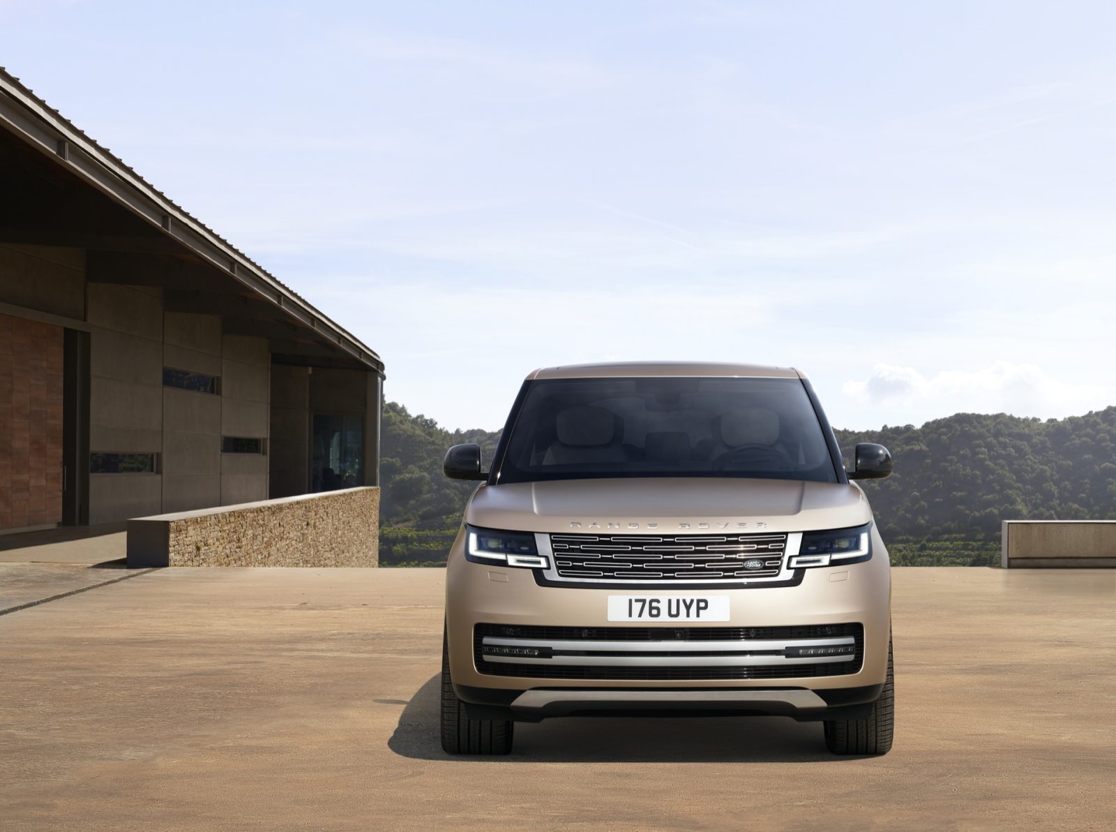 New Range Rover 2022 probably one of the best luxury SUVs in the world