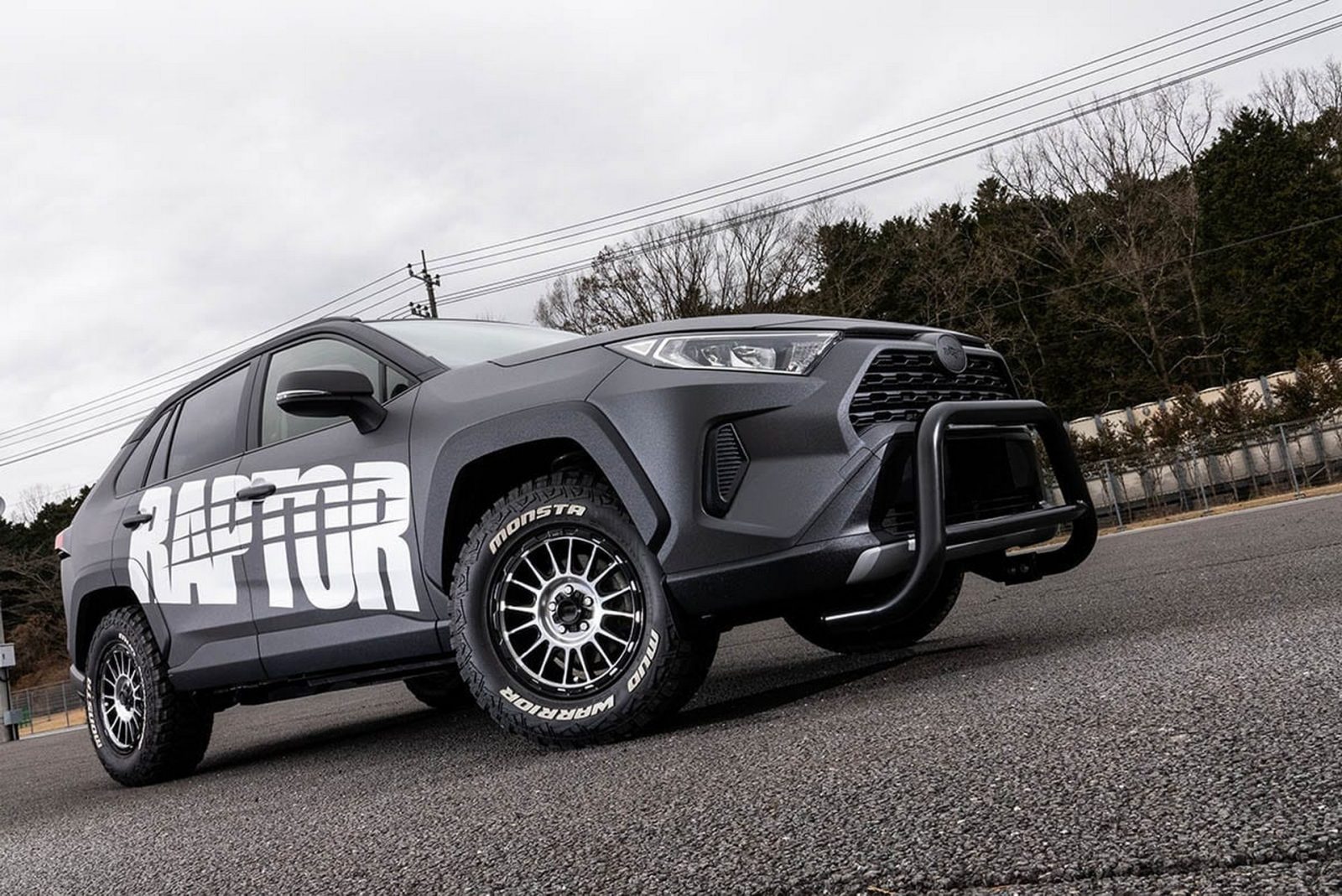 Raptor, o Toyota RAV4 revestido com proteção extra