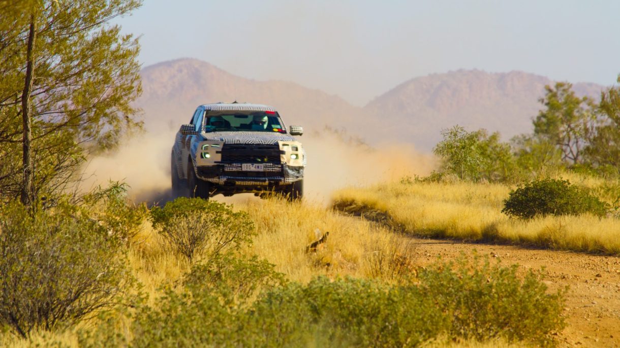 Ford Ranger Raptor 2023: nuevas imágenes y fecha de presentación de la nueva generación del pick-up