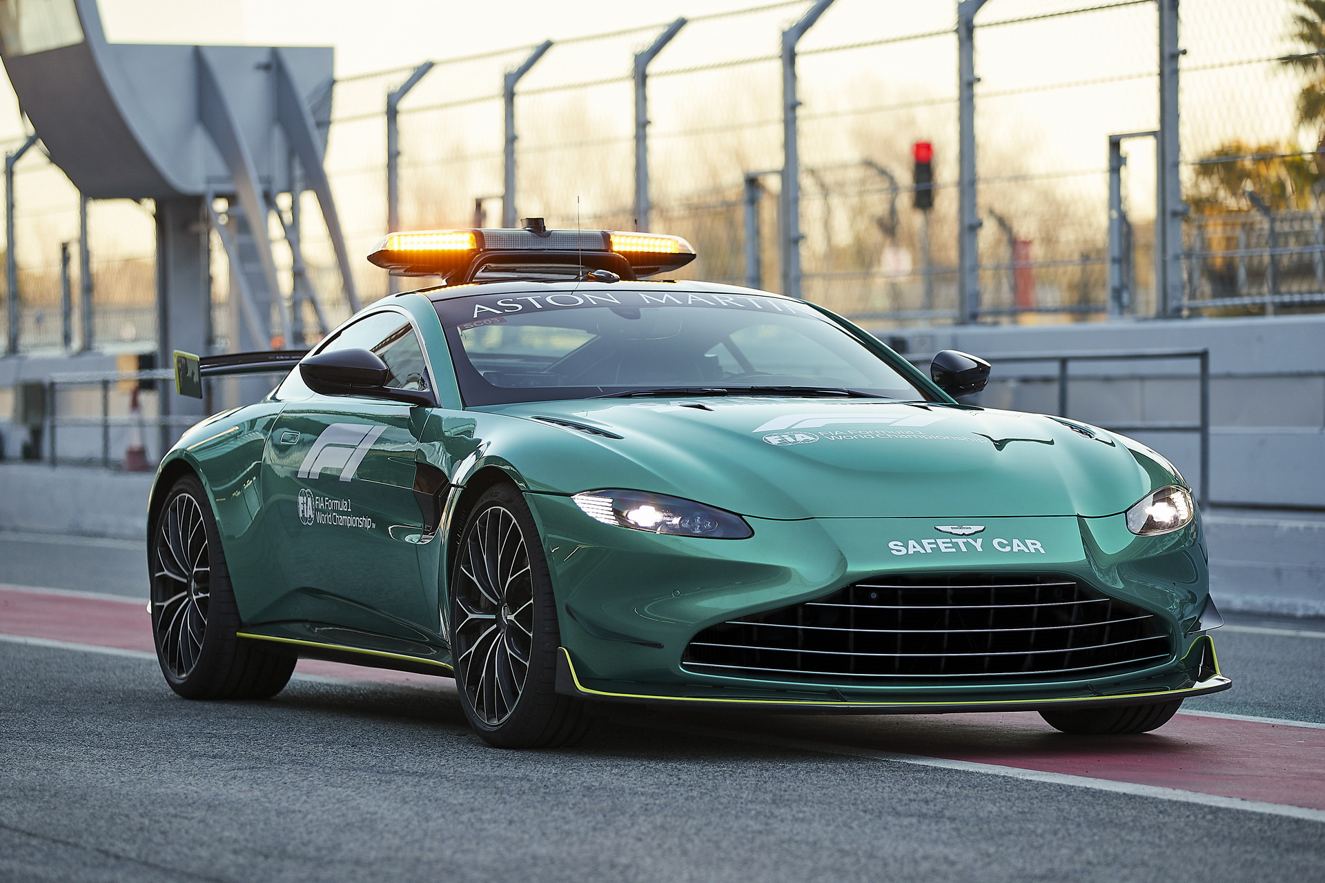 Aston Martin F1 Safety Car Medical Car (6)