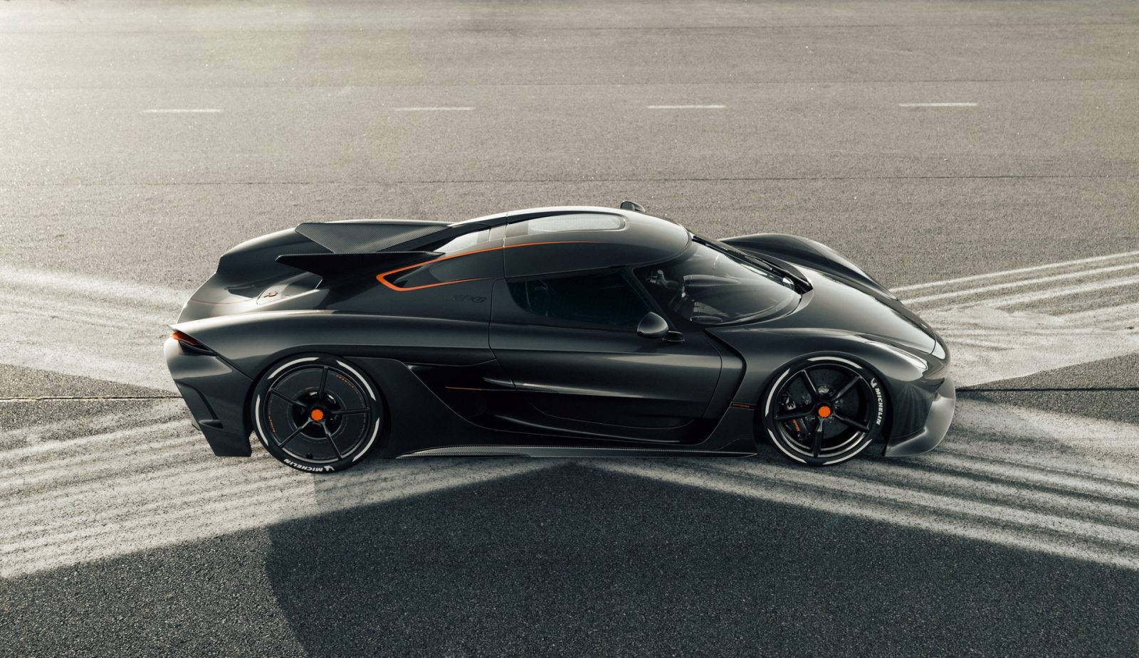 U Koenigsegg Jesko Absolut face i so testi finali