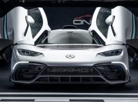 Der Neue Mercedes Amg One: Formel 1 Technologie Für Die Straße The New Mercedes Amg One: Formula 1 Technology For The Road