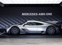 Der Neue Mercedes Amg One: Formel 1 Technologie Für Die Straße The New Mercedes Amg One: Formula 1 Technology For The Road