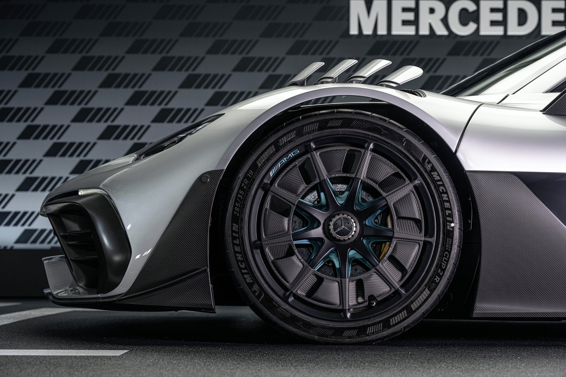 Der Neue Mercedes Amg One: Formel 1 Technologie Für Die Straße The New Mercedes Amg One: Formula 1 Technology For The Road