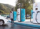 Repsol prevé instalar un punto de carga para coches eléctricos cada 50 kilómetros