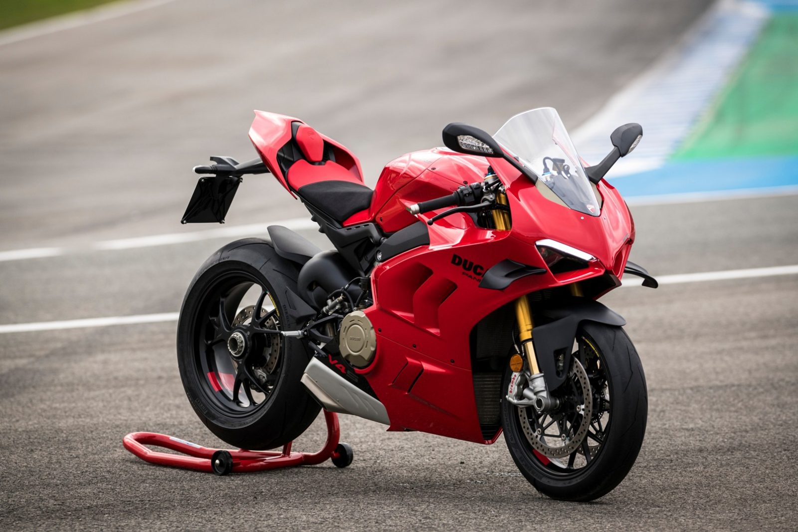 Ducati aggiorna l'elettronica della famiglia Panigale V4