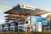 Mercedes-Benz estrena una estación de carga para camiones eléctricos en Alemania