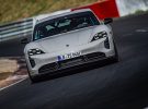 Porsche se rebela contra la norma: conducir eléctricos con un solo pedal no es eficiente