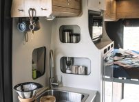 Airstream Rangeline Camper (12)