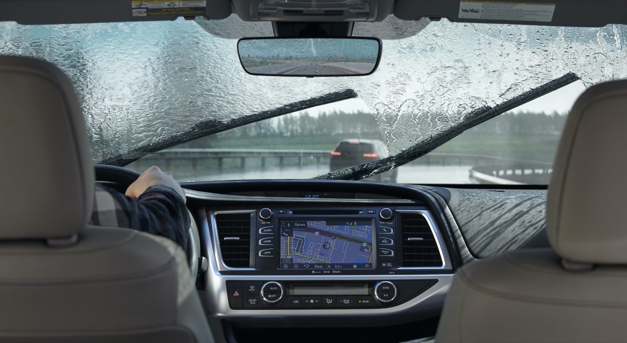 Four signs that your windshield wipers have had enough and need to be