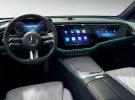 Así es el interior del Mercedes Clase E 2024: juegos, Tik Tok y hasta una cámara para hacer selfies