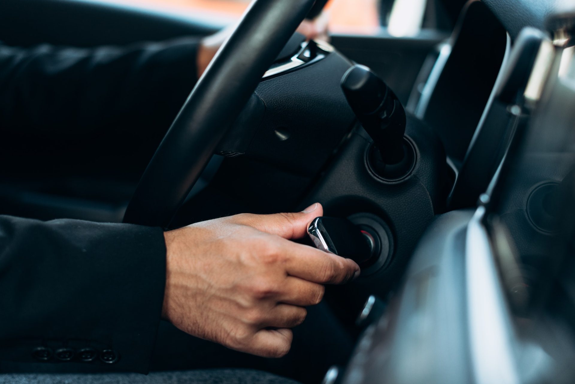 Starting your car in cold weather: These tips will help you do it safely