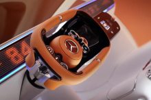 El volante «yugo» se populariza y llegará hasta Mercedes-Benz