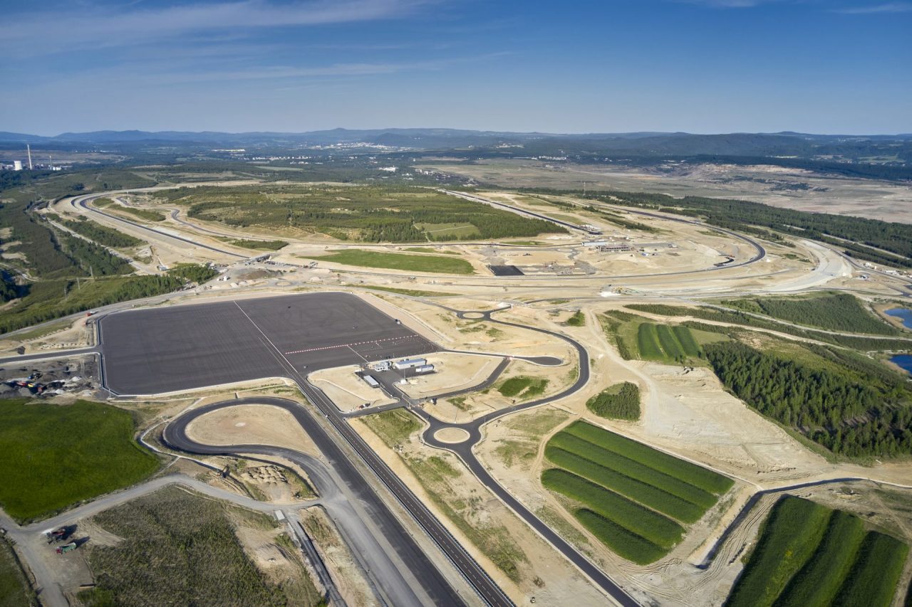 Así Es La Nueva Pista De Pruebas Para La Conducción Y El Aparcamiento Autónomo De Bmw 0842