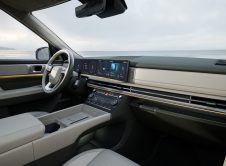 Hyundai Santa Fe Boasts Bold New Design Interior 01