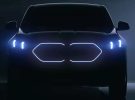 BMW muestra el frontal lumínico del renovado X2 en forma de teaser
