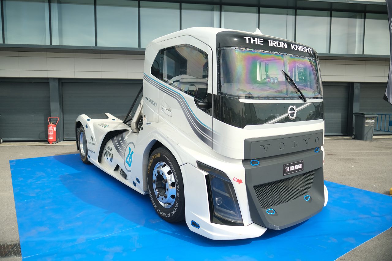 ¿Un camión a 270 km/h? Volvo y Goodyear lo hacen posible con el nuevo ...