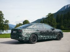 Skoda Superb 2024 Berlina 02