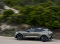 Aston Martin Dbx 707 11