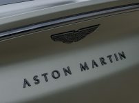 Aston Martin Dbx 707 12