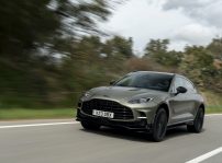 Aston Martin Dbx 707 21