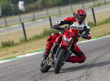 Ducati Hypermotard 698 Mono 2024 (11)