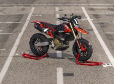 Ducati Hypermotard 698 Mono 2024 (7)