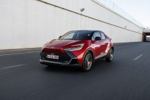 La gama al completo del renovado Toyota C-HR ya está disponible en España