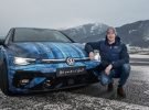 El Volkswagen Golf R llegará en 2025 y se desvela su imagen sobre la nieve