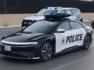 Un Lucid Air transformado en coche policial es el protagonista de un vídeo en Arabia Saudí