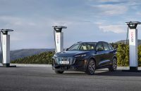 Cómo elegir un SUV eléctrico familiar premium en 2026: habitabilidad, carga ultrarrápida y coste total de uso