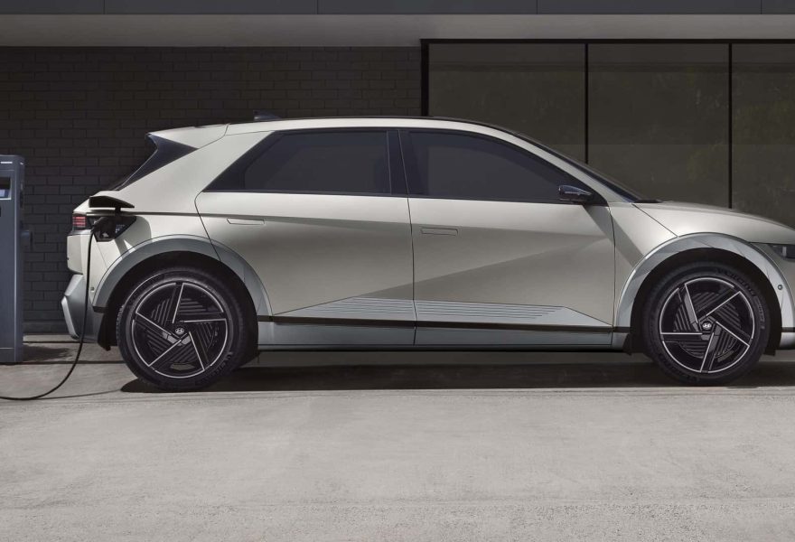 Hyundai IONIQ 5 frente a Tesla Model Y: qué SUV-C eléctrico ofrece mejor relación autonomía-precio en 2026