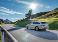 Performance Und Effizienz In Neuer Kombination: Der Mercedes Amg E 53 Hybrid 4matic+ Performance And Efficiency In A New Combination: The Mercedes Amg E 53 Hybrid 4matic+