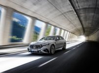 Performance Und Effizienz In Neuer Kombination: Der Mercedes Amg E 53 Hybrid 4matic+ Performance And Efficiency In A New Combination: The Mercedes Amg E 53 Hybrid 4matic+