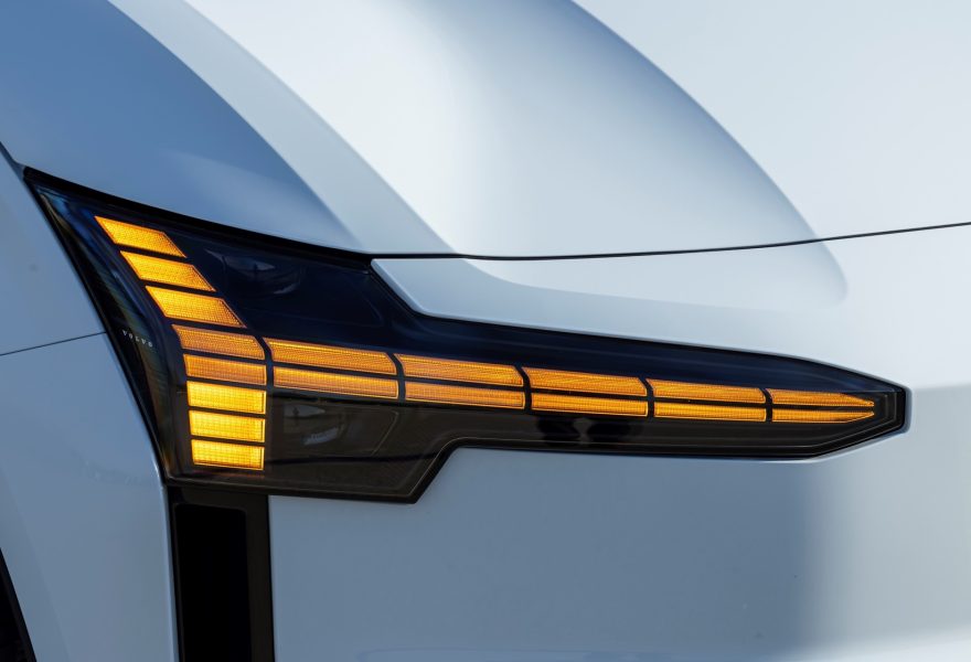 Una actualización OTA habilita la carga bidirecciona V2L en el Volvo EX30