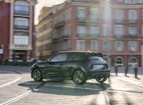 P90532988 Highres Mini Cooper Se In Jo