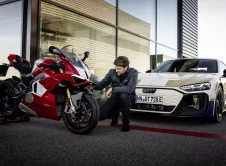 Audi E Tron Gt Ducati Panigale V4 R (2)