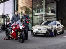 Audi E Tron Gt Ducati Panigale V4 R (5)