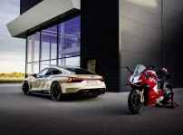 Audi E Tron Gt Ducati Panigale V4 R (8)