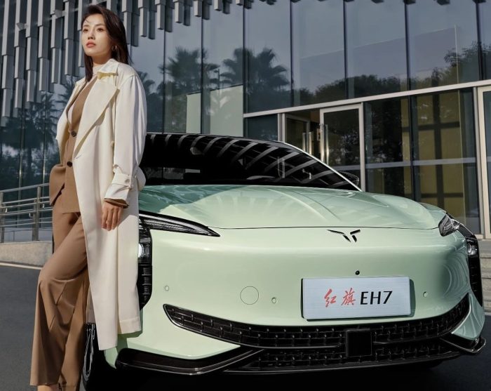중국 브랜드 최초의 전기차인 Hongqi EH7과 EHS7이 유럽에 상륙했습니다.