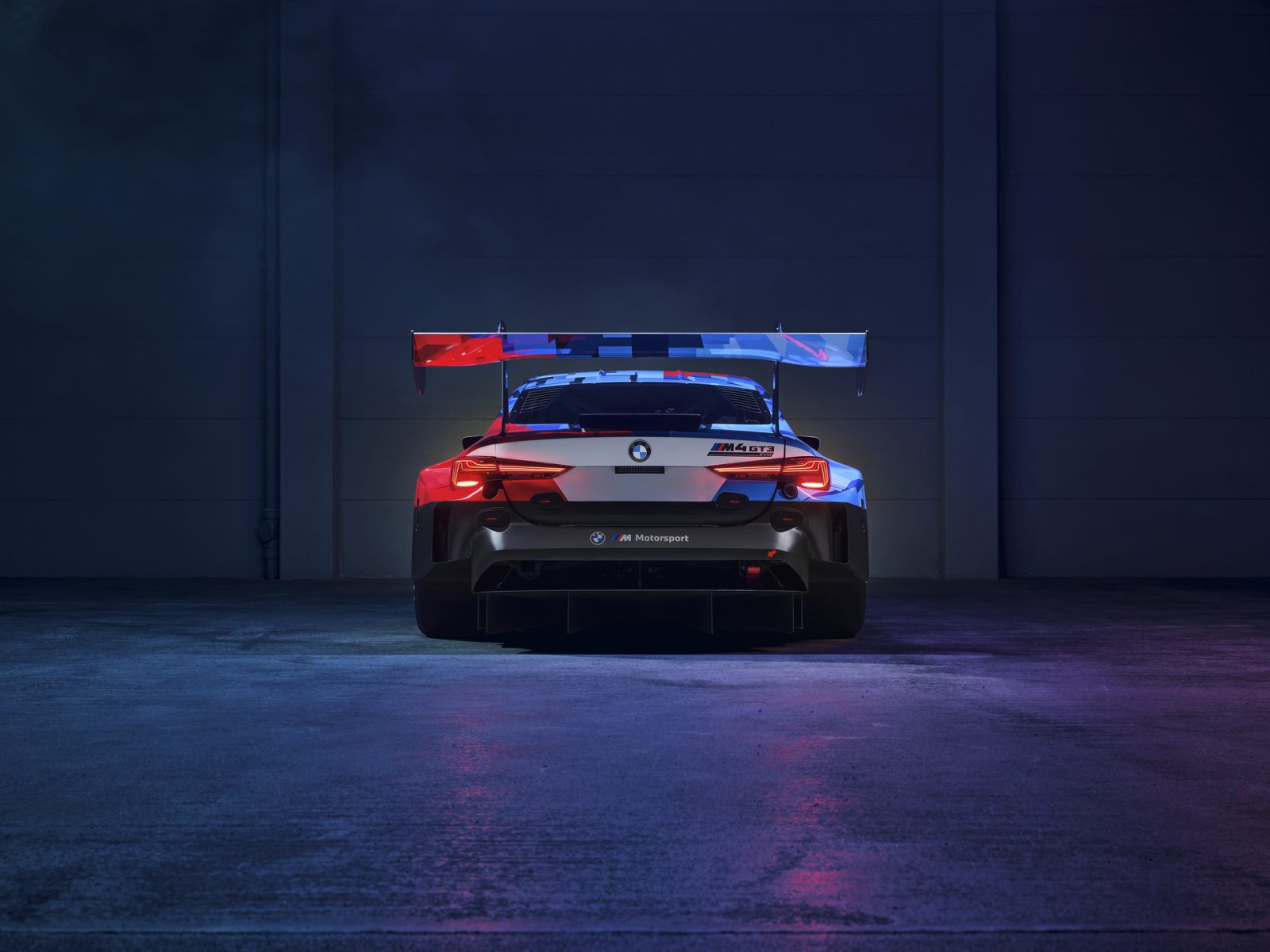 BMW presents the M4 GT3 EVO, its highest bet with 590 hp for the 2025 ...