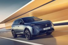 El nuevo Peugeot 5008 con motores híbridos y el E-5008 totalmente eléctrico ya a la venta en España