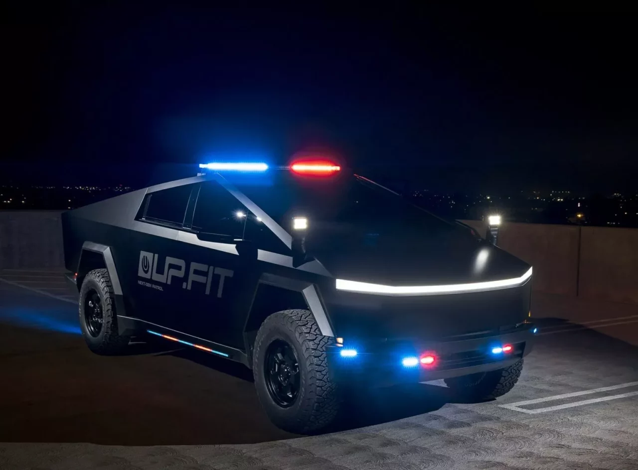 Tesla Cybertruck Joins The Police And Looks Spectacular Dressed In Uniform