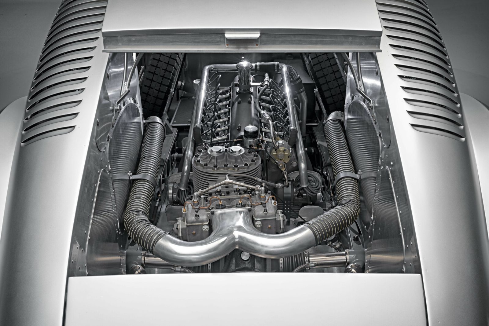 Autos Mit 16 Zylinder
