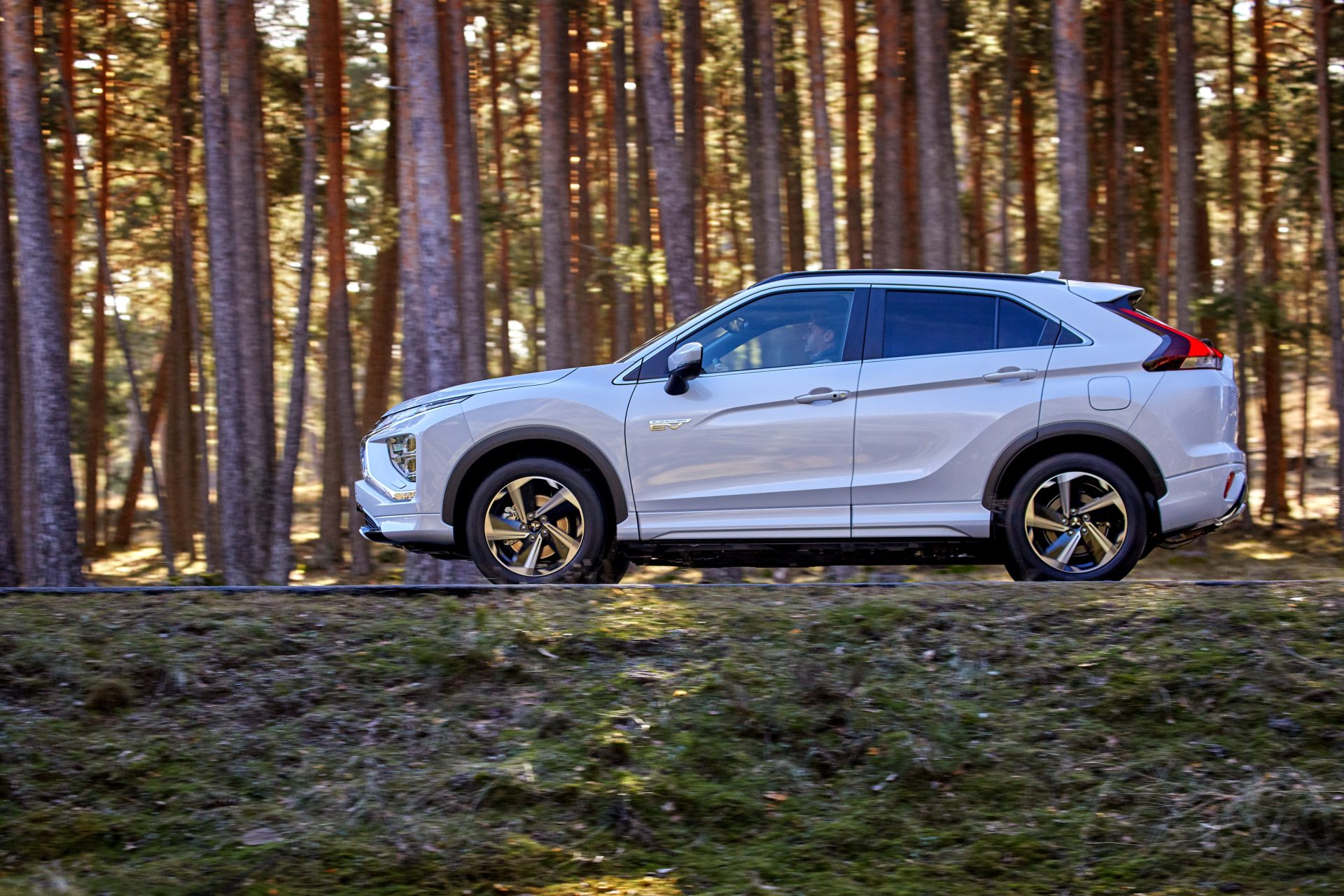 Mitsubishi Eclipse Cross Phev (1)