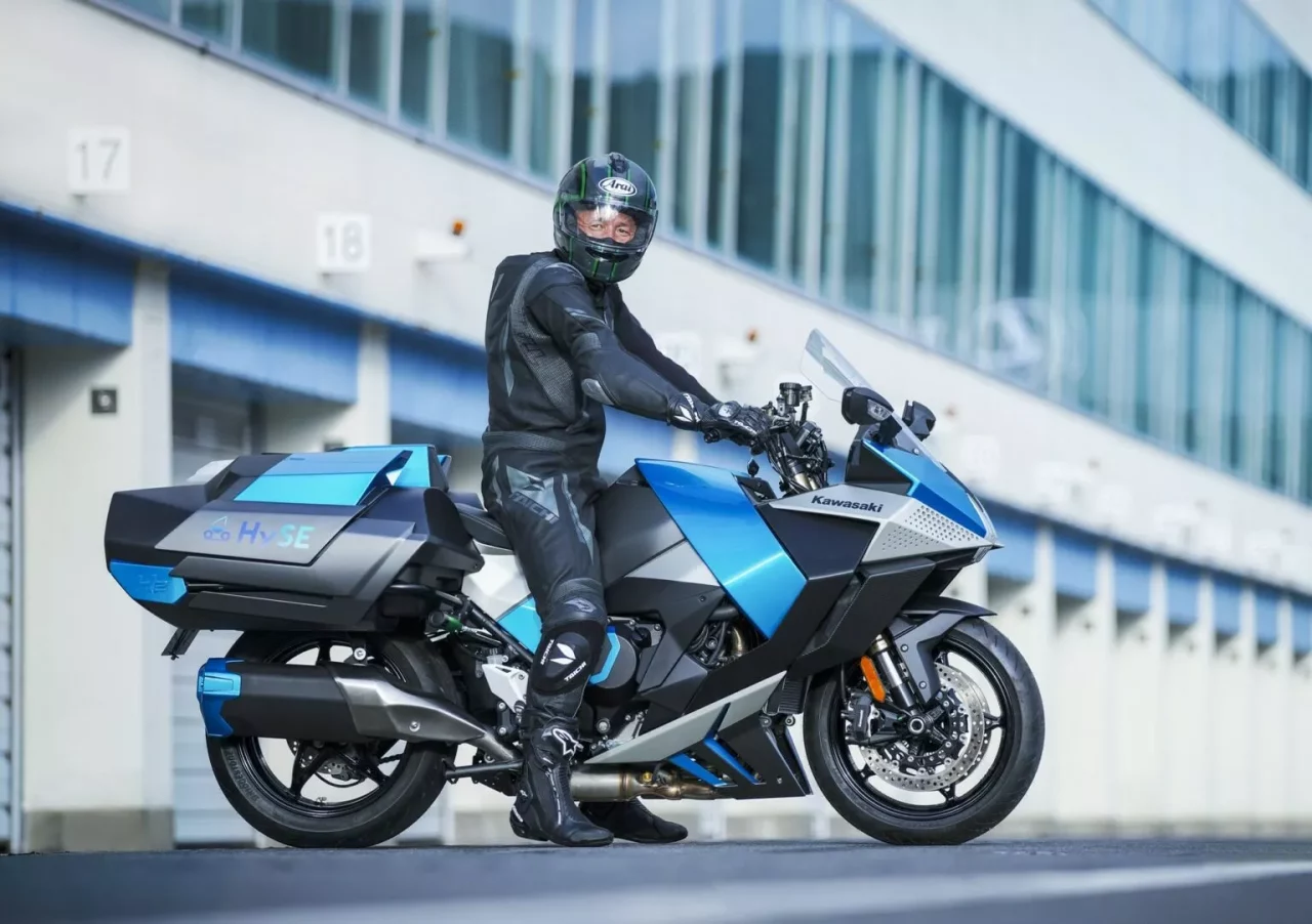 大型水素 JMS2023】カワサキはモーターサイクル用水素エンジンのほか充実の展示
