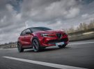 Al volante del Alfa Romeo Junior Elettrica Veloce 280, un SUV compacto muy deportivo